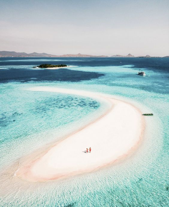 Taka Makasssar - Rental Private Speedboat Labuan Bajo